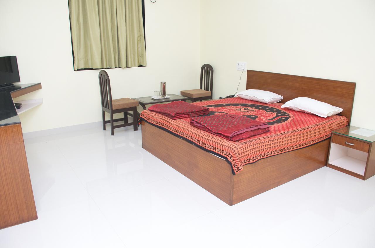 Hira Laxmi Residency Hotel Alibag Exterior photo